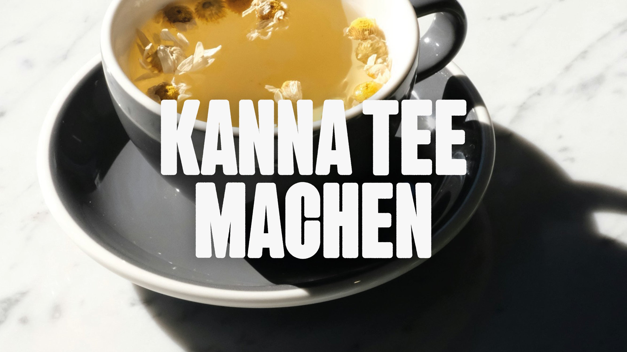 schwarze Teetasse