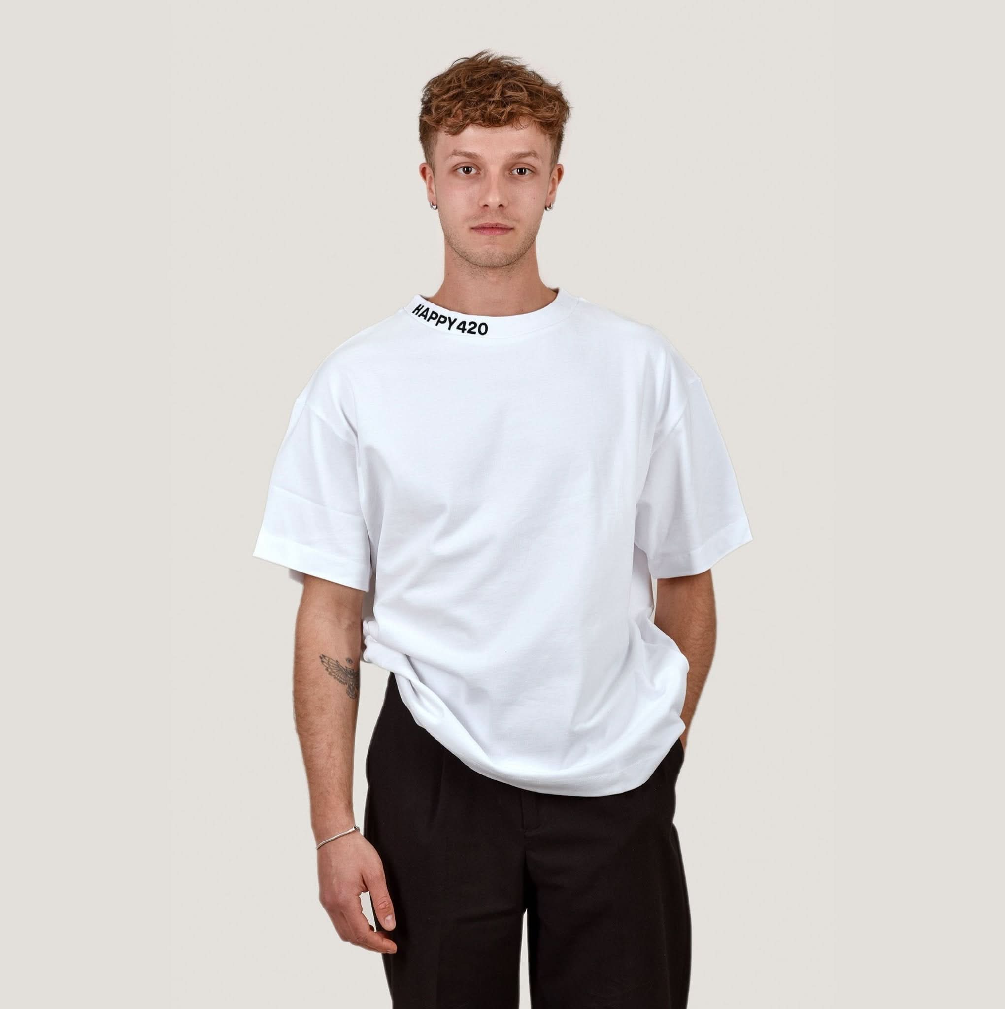Oversize T - Kragen mit Stick Weiß - Happy420.de